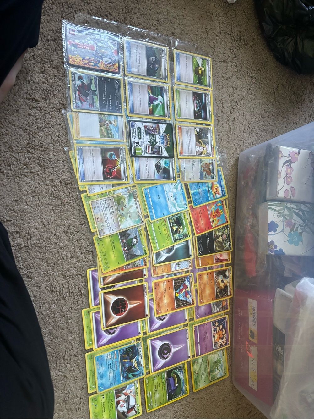 Pokémon Trading Card Bundle - Mixed Colors